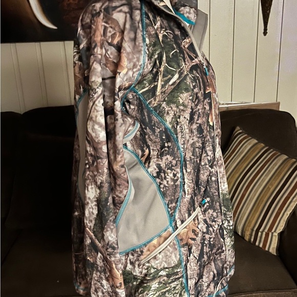 Cabelas • Camouflage • Green/ Brown • Women’s • Size Large • Jacket - Picture 11 of 16